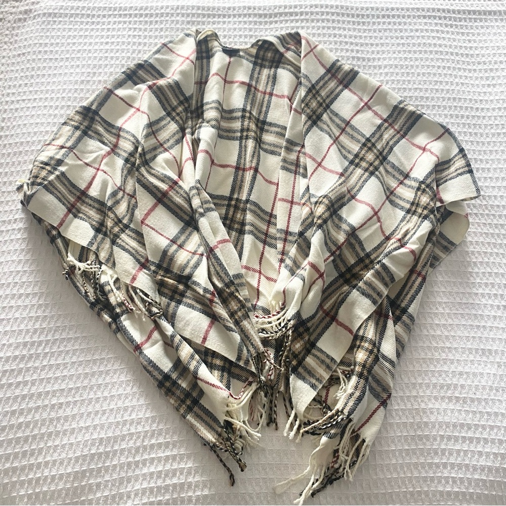 V. FRAAS Cream and Black Plaid Poncho OS